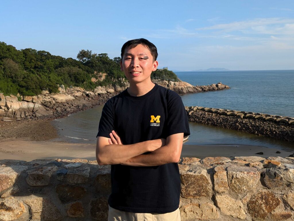 Photo of Hao-En with a sea or lake front in the background. 